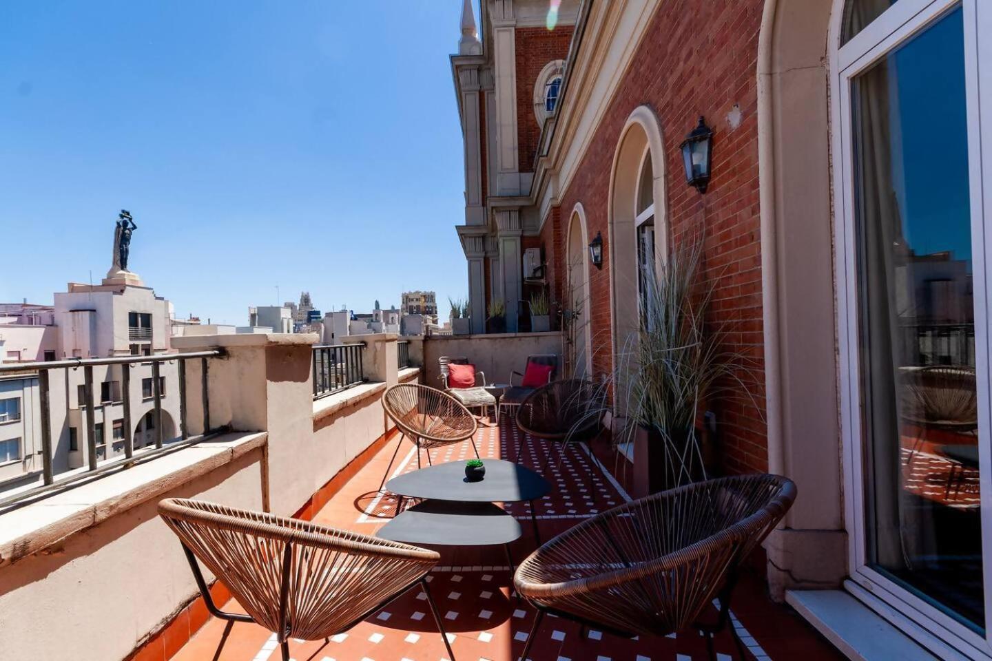 Atico En La Gran Via Con Terraza Daire Madrid Dış mekan fotoğraf